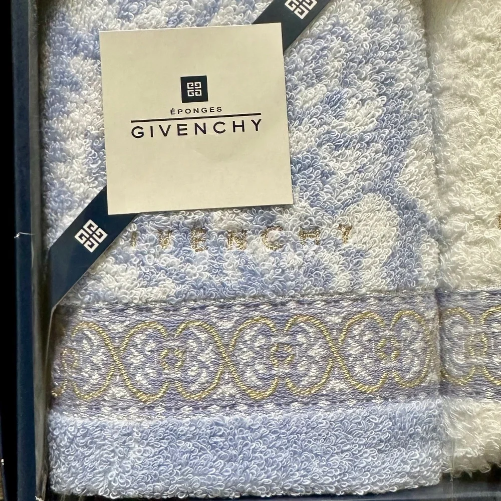 GIVENCHY Darling Blue & White Ribbon Trim Washcloth Gift Set NEW!!